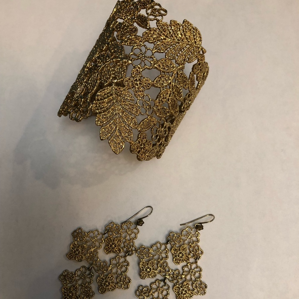 Stella & Dot Cuff Bracelet and Earrings Set